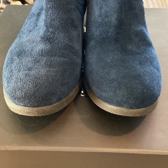 Vince Comuto blue suede ankle boots low heel - Picture 6 of 7